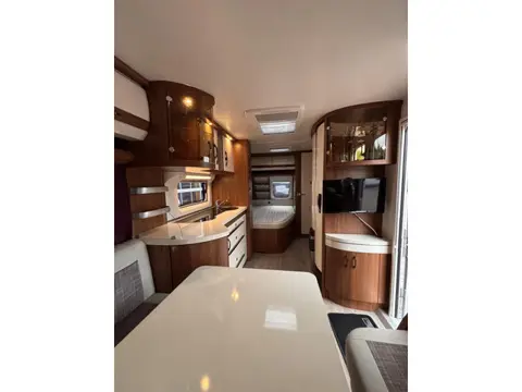 Hobby 540 ufe Excellent de luxe Caravan (mover / voortent )