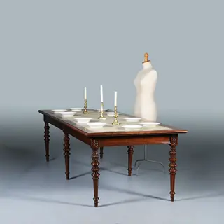 Praktische chique lange noten eetkamertafel of werktafel met wasdoek ingelegd Hollands ca 1880