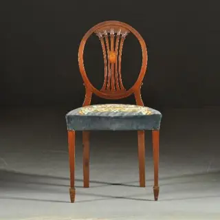 Stel van 8 Hepplewhite eetkamerstoelen incl stof naar wens of restauratie handgeborduurde petit point