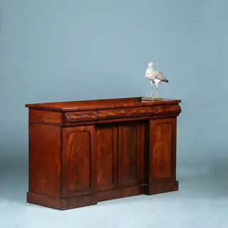 Breed dressoir of Sideboard met 4 deuren en 3 laden het kroonstuk is afneembaar