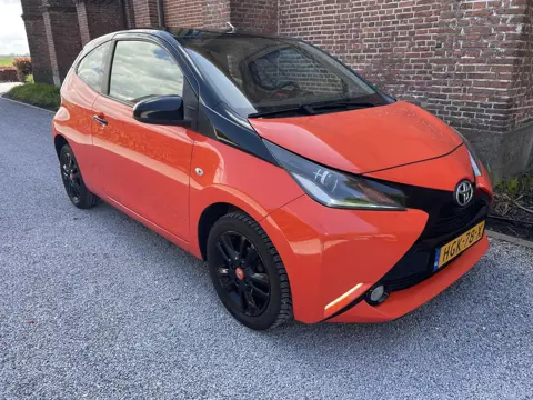 Toyota AYGO X 1.0 VVT-I X-PLAY LIMITED EDITION