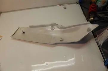 Cowl left rear Yamaha YZF 750 1993 - 1995