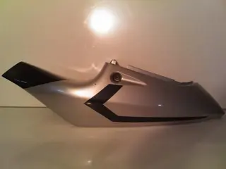 Cowl left rear Suzuki GSX R 750 1996 - 2000