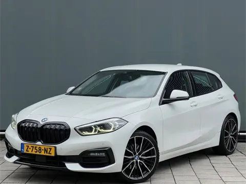 BMW 1-serie BWJ 2021 | 118i 136PK High Ex AUTOMAAT | SPORTSTOELEN | CLIMA | NAVI | CARPLAY | PDC 2X 