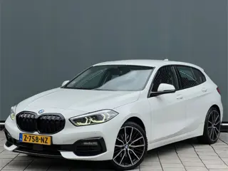 BMW 1-serie BWJ 2021 | 118i 136PK High Ex AUTOMAAT | SPORTSTOELEN | CLIMA | NAVI | CARPLAY | PDC 2X 