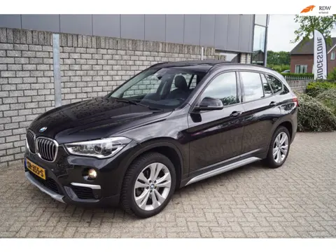 BMW X1 XDrive20i High Executive Autom Panodak Leder Sportst Stoelverw Navi Head-Up Clima Cruise 2x P