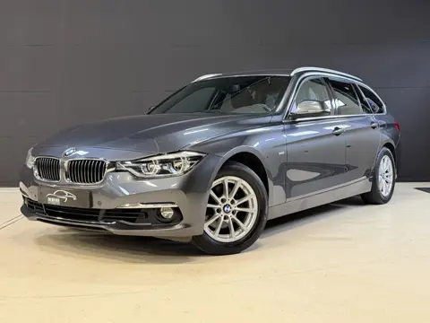 BMW 3 Serie Touring 318i High Executive Automaat | Leder | Stoelverwarming | Full LED | Navi | PDC V