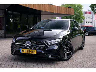Mercedes-Benz A-klasse 180 Business Solution AMG|Rijklaar!|Widescreen|Ambient LED|Camera|Stoelverwar