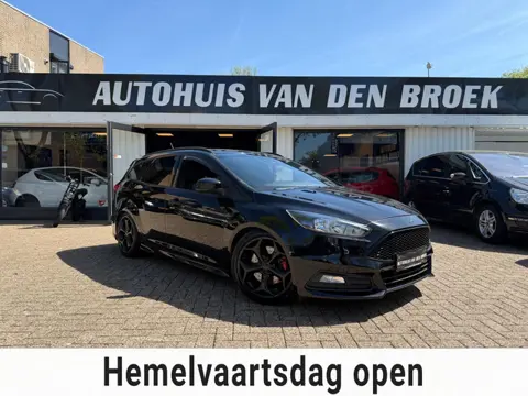 Ford Focus Wagon 2.0 ST 250Pk Navi Cruise Climate Ctr Camera DAB Xenon Leer Elek Pakket Nw Apk