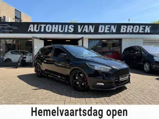 Ford Focus Wagon 2.0 ST 250Pk Navi Cruise Climate Ctr Camera DAB Xenon Leer Elek Pakket Nw Apk