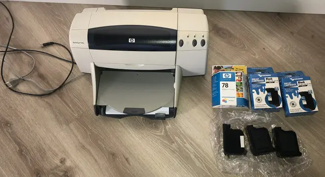 HP 940C printer met nieuwe en gebruikte cartridges.