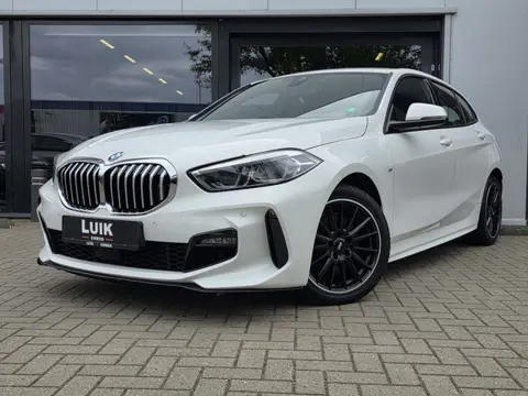 BMW 1-serie 118i High Executive + M-SPORT + KUIPSTOELEN + DIG DASHBOARD + LED