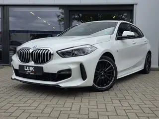BMW 1-serie 118i High Executive + M-SPORT + KUIPSTOELEN + DIG DASHBOARD + LED