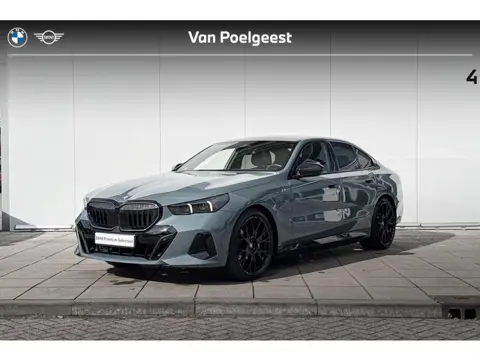 BMW 5 Serie Sedan 550e xDrive M-Sport Pro / Glazendak / 21 Inch / Driving Assistant Plus / Parking A