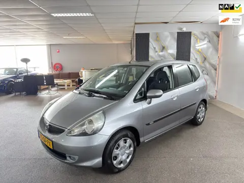 Honda Jazz 1.4 LS Apk Nieuw,Automaat,Clima,Cruise,Parksensor,Trekhaak,N.A.P,2 sleutels+Boekjes,Topst