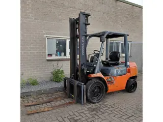 TOYOTA 7-FDF-30 Diesel heftruck SHIFT
