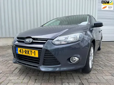 Ford Focus Wagon 1.6 TI-VCT Titanium SCHADEAUTO!