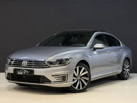 Volkswagen Passat 1.4 TSI GTE Highline | Panoramadak | SoH 94% | Elektrische Trekhaak | 360 Camera