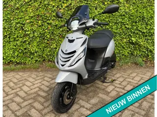 Piaggio Zip SP 45 km Nardo Grey Alpha LED BETAAL met in3