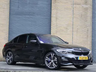 BMW 3-serie 330e M Sport Individual | Citrinschwarz | Laser | Pano | Harman/Kardon | Zeer compleet