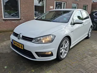 Volkswagen Golf 1.2 TSI Highline R-Line. 1st eigenaar, 100% onderhouden! O.a. trekhaak, stoelverwarm