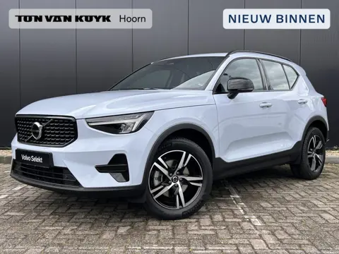 Volvo XC40 2.0 B4 Plus Dark Elekt. stoelverstelling / park assist V+A / Camera achter / Keyless driv