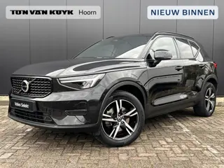 Volvo XC40 2.0 B3 Plus Dark intellisafe/ voorruitverwarming/ climate line/ harman kardon/ trekhaak/ 
