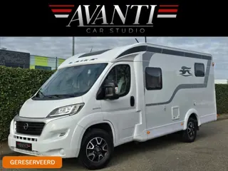 LAIKA KOSMO V 9  140 PK  SOLAR LENGTEBEDDEN TV + LTE ANTENNE + ROUTER 1E EIGENAAR TREKHAAK LUCHTVERI