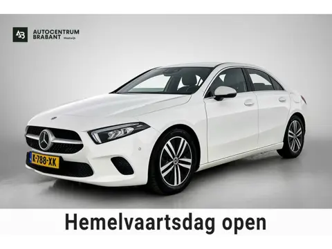 Mercedes-Benz A-klasse 180 Business Solution Luxury (SFEERVERLICHTING, CAMERA, STOELVERWARMING, 1e E
