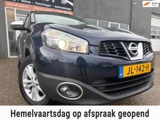 Nissan Qashqai 1.6 Acenta met trekhaak en panoramadak en parkeercamera en navigatie en bluetooth tel
