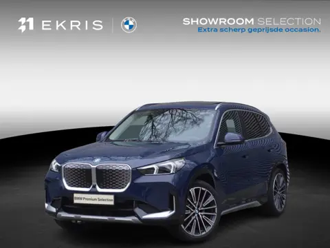 BMW iX1 xDrive30 20 inch Multispaak | Trekhaak met elektrisch wegklapbare kogel | Glazen panoramadak