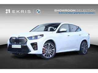 BMW iX2 eDrive20 67 kWh M Sport Edition M Sportpakket Pro / Panoramadak / Trekhaak / Stuur + Stoelve