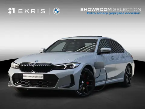 BMW 3 Serie Sedan 330e | M Sportpakket Pro | Panodak | Head-Up | Adaptive Cruise Control | Trekhaak 