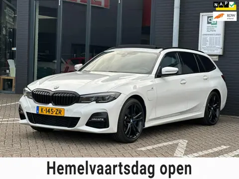 BMW 3-serie Touring 330e High Executive/2de EG/NAVI/CAMERA/PANO/LEDER/NL AUTO-NAP