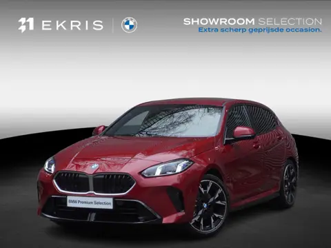 BMW 1 Serie 120 M Sportpakket | Premium Pack | 19 inch LM M Y-spaak | Extra getint glas | Driving As