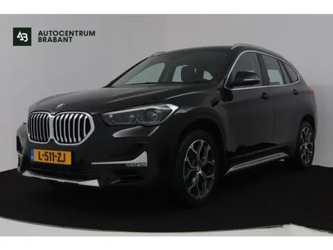 BMW X1 SDrive20i Business Edition Plus (TREKHAAK, STOELVERWARMING, CAMERA, SFEERVERLICHTING, DIGITAL