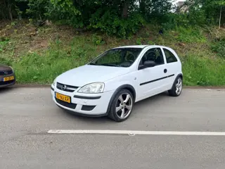 Opel Corsa 1.2-16V nieuwe APK (bj 2003)