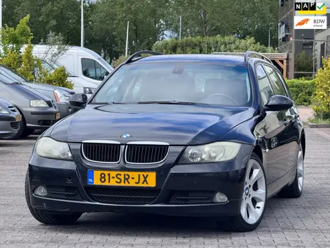 BMW 3-serie Touring 318d High Executive | APK 23-02-2027 | Airco | Parkeersensor | Trekhaak | Sports