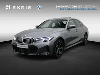 BMW 3 Serie Sedan 330e M Sportpakket | Comfort Pack | Trekhaak | Schuifdak | 18''