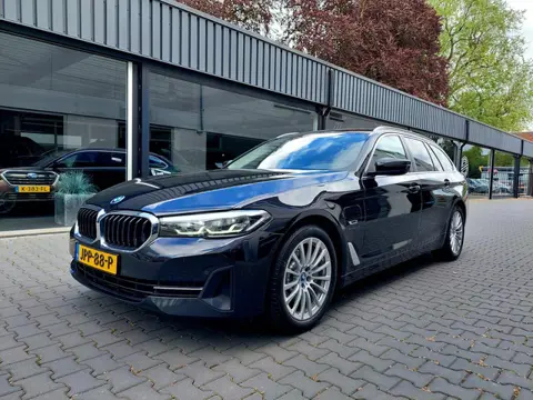 BMW 5-serie Touring 520e Leer Navi Electrisch verstelbare stoel Achteruitrij camera Stoelverwarming 