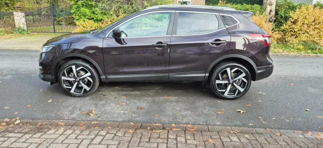 NISSAN QASHQAI 1.3 DIG-T Premium Edition*leer*Panorama*