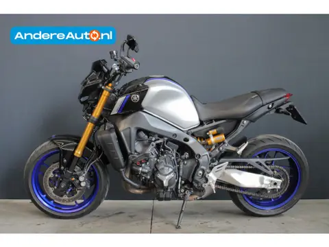 Yamaha MT-09 SP |Yoshimura AT2 uitlaat|SW Motech spiegels|korte kentekenplaathouder|