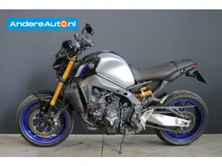 Yamaha MT-09 SP |Yoshimura AT2 uitlaat|SW Motech spiegels|korte kentekenplaathouder|