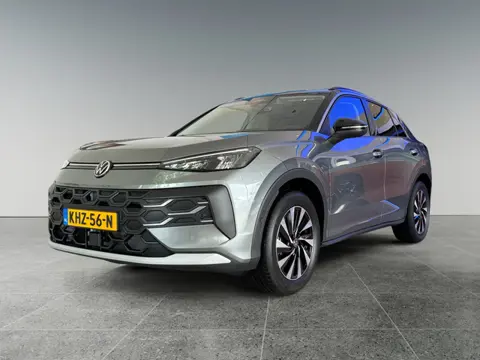 Volkswagen T-Roc 1.5 eTsi Life First Edition 116PK DSG | Trekhaak | Stuurverwarming | Zwart dak
