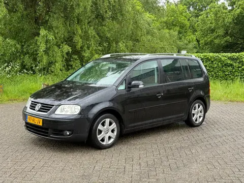 Volkswagen Touran 2.0-16V FSI Highline AIRCO I RIJDT GOED I CRUISE I TREKHAAK