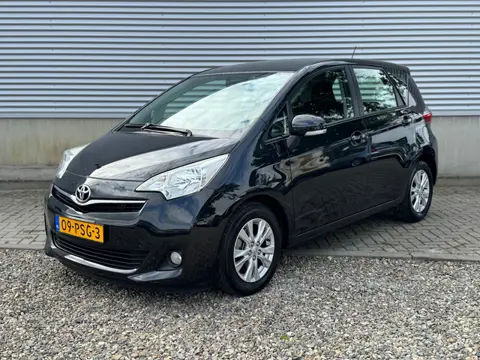Toyota Verso-S 1.3 VVT-i Aspiration Automaat [ ecc,camera,h-leer,trekhaak,lmv ]