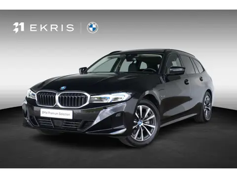 BMW 3 Serie Touring 330e | Achteruitrijcamera | Innovation Pack | Panoramadak | Stoelverwarming | Ac