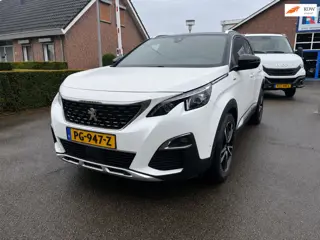Peugeot 3008 1.6 e-THP GT Line met diverse opties waarvan o.a. Panoramadak