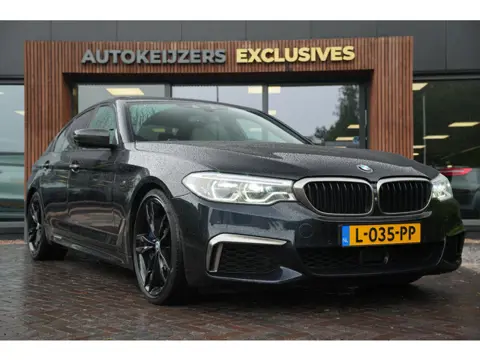 BMW 5-serie M550i xDrive High Executive Schuifdak Adapt. Cruise Massage Harman/Kardon Stoelvent. 20'
