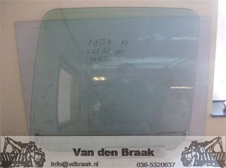 Ford Fiesta 5 deurs 1995-2002 Portierruit links achter
